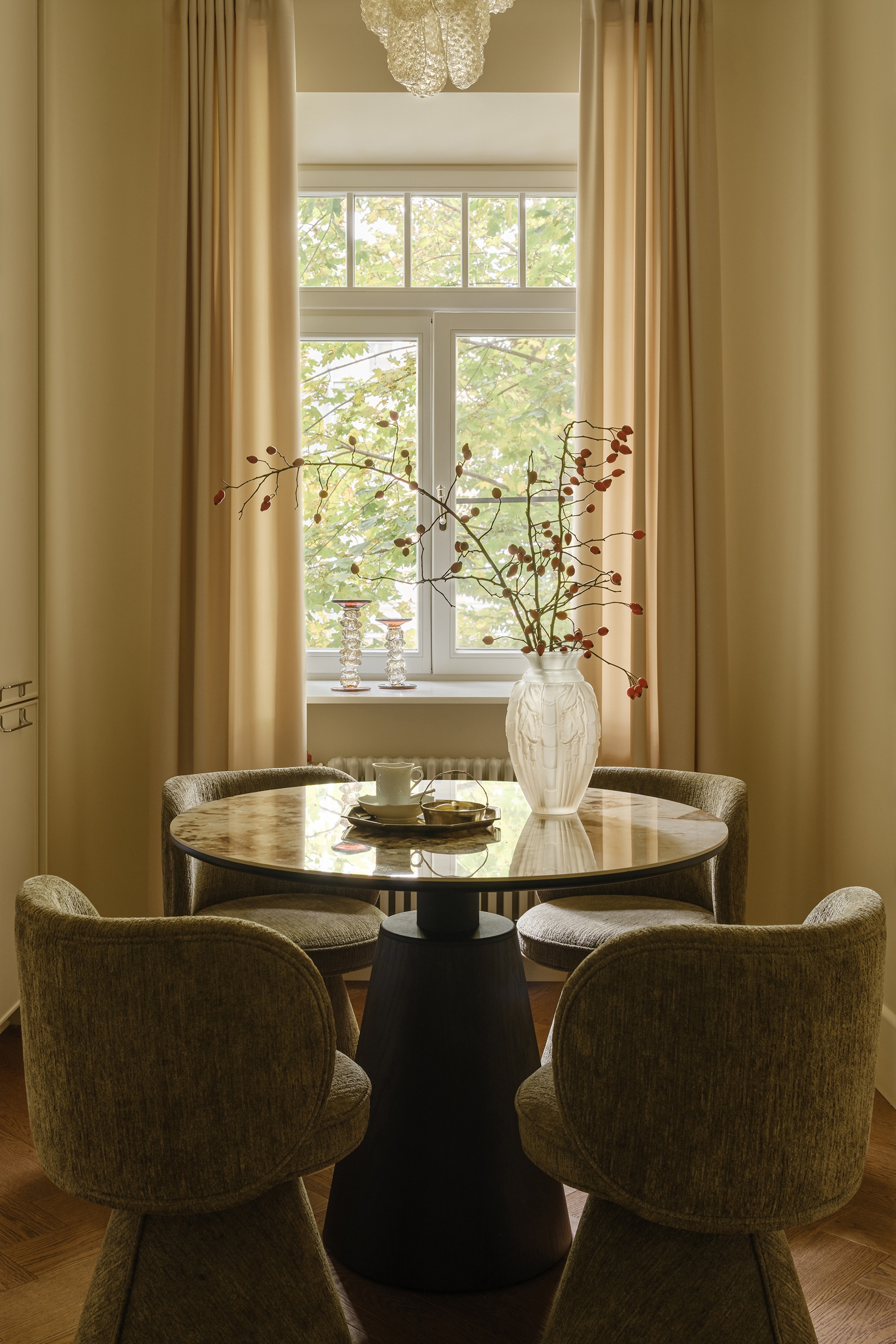 Elegant Apartment in Warm Tones : 当代设计表达丨Vera Lemeshko-21