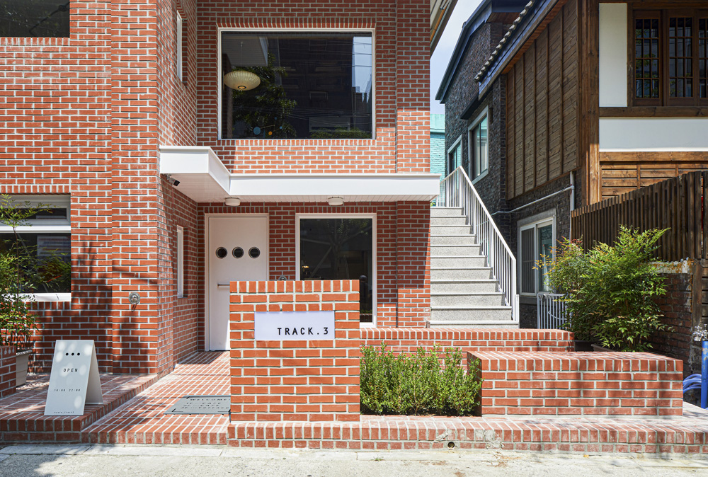 43 平米小户型的惊艳改造，极简主义的魅力展现-3