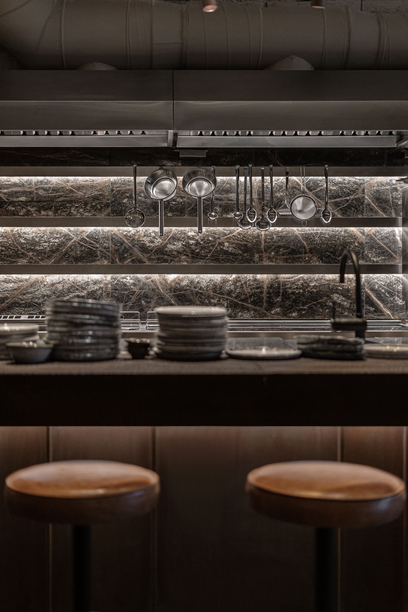 Бар Virgin Izakaya по проекту YoDezeen в Киеве | AD Magazine-13