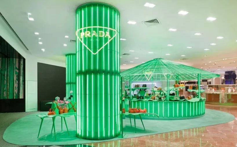 Prada 巴黎老佛爷旗舰店“超级叶子”快闪店设计-5