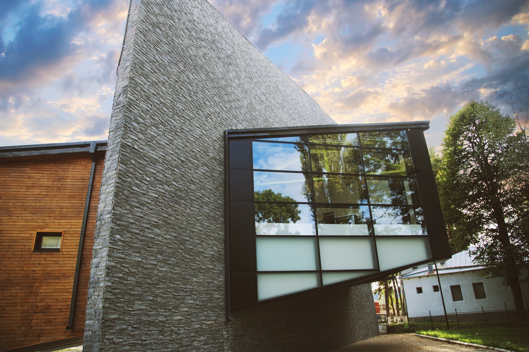 山林间的公共服务中心-50