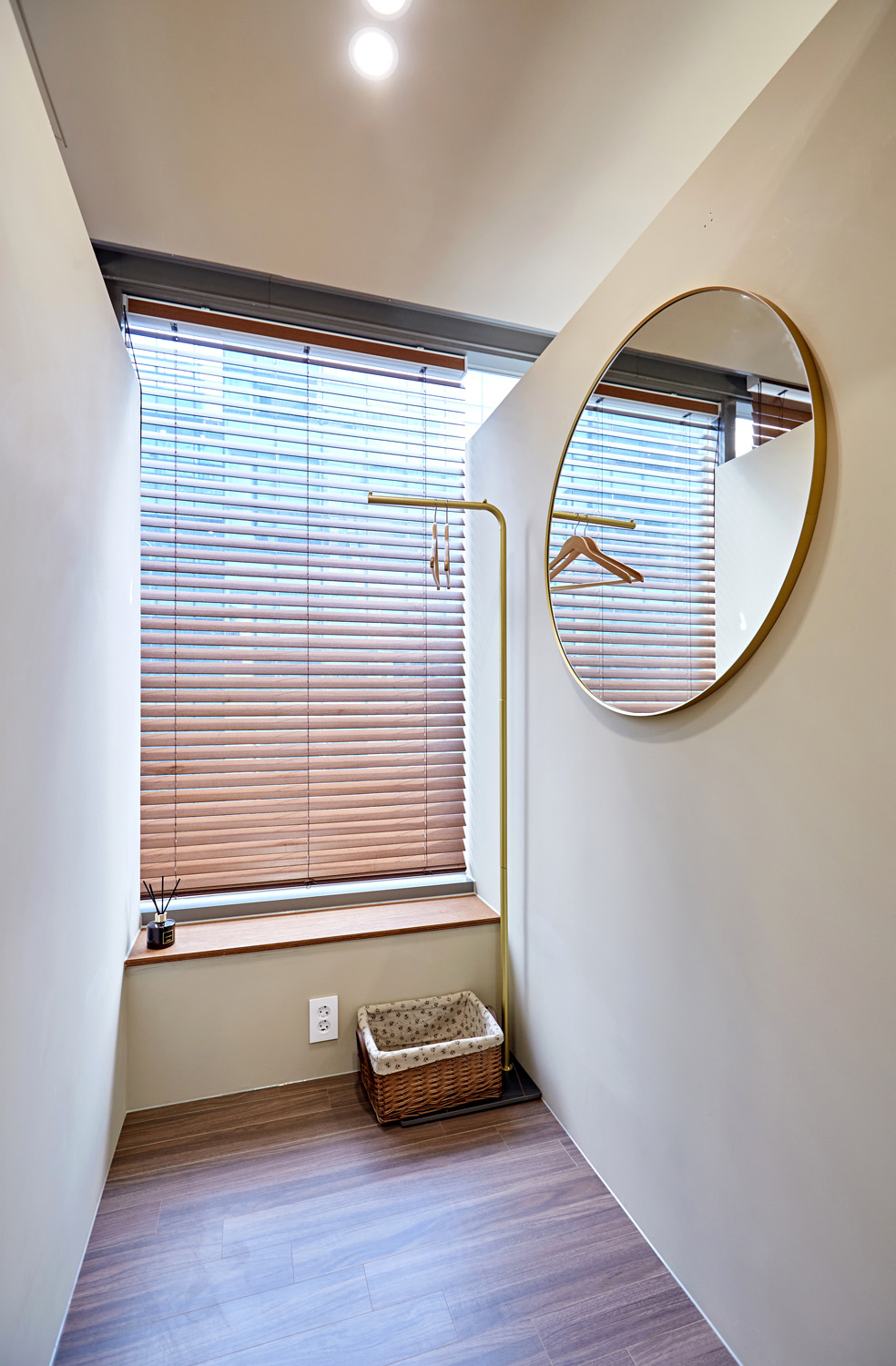 白色与木质的和谐共处，打造舒适 6 星级运动中心-16