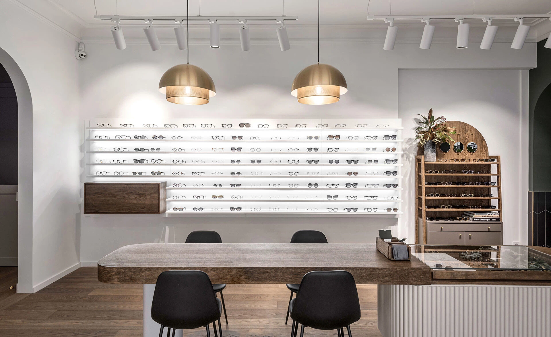 温馨家居氛围中的独特眼镜店设计丨立陶宛考纳斯丨INT2 architecture-10