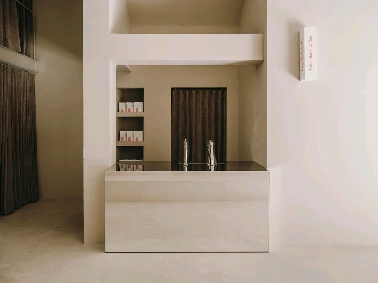 极简办公空间美学丨Isern Serra-71