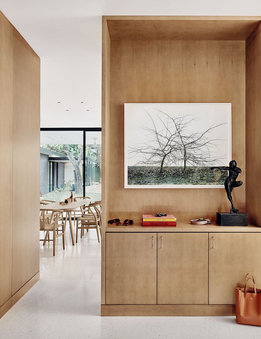 Paramount Residence Featuring an Elegant Exterior Coupled with a Colorful and Nuanced Interior-16