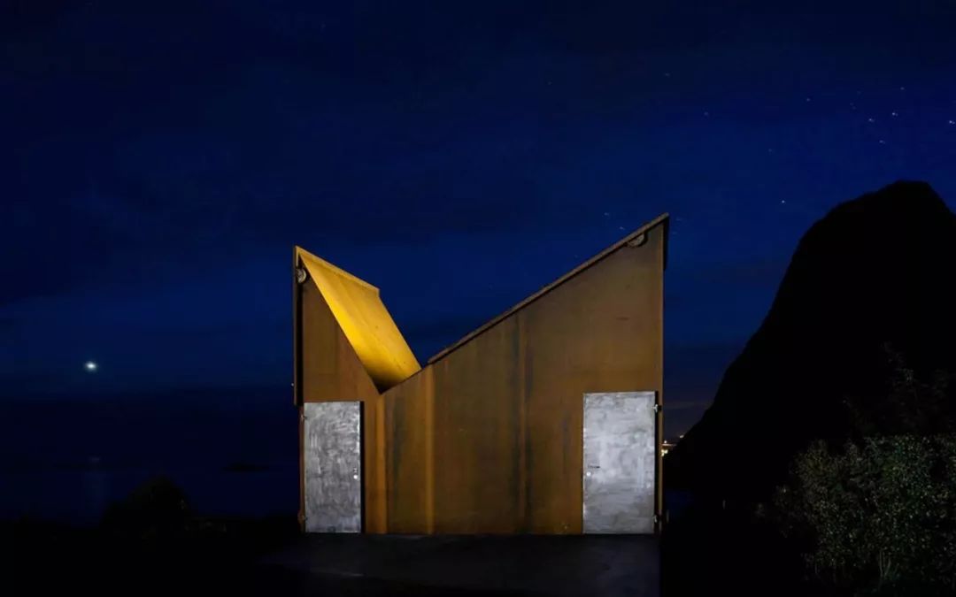 挪威锈红色卫生间，抵抗极端风的建筑奇迹-7