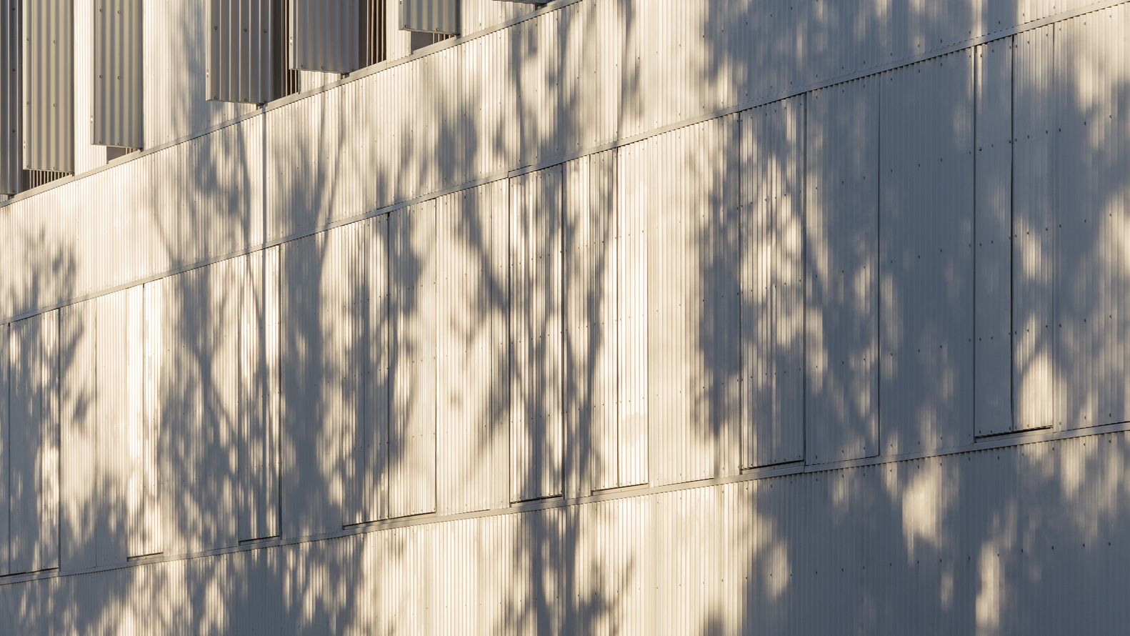 Madrid Adelfas 98 绿色住宅大楼，双体积设计优化自然光-38