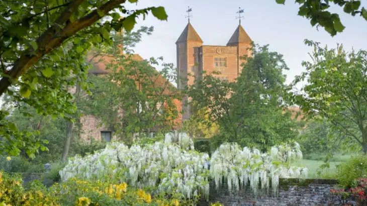 一个设计，一个栽种，夫妻协力打造的复古花园-1