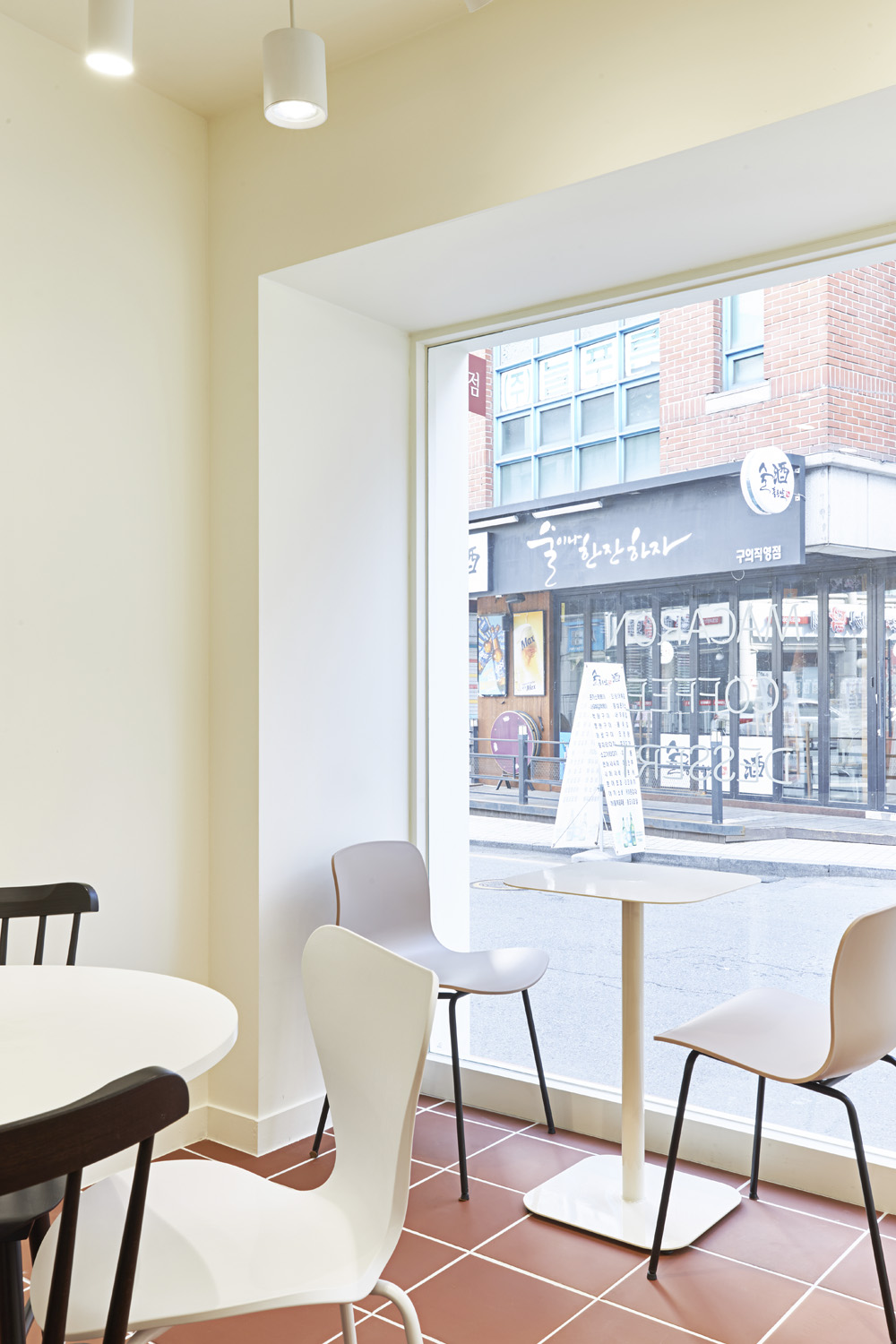 十平米可爱甜品店的室内设计魅力-7