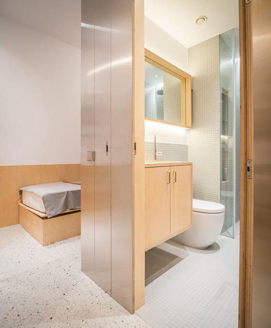 Madrid 地下室公寓翻新 | MINIMO 打造无隔断空间-16