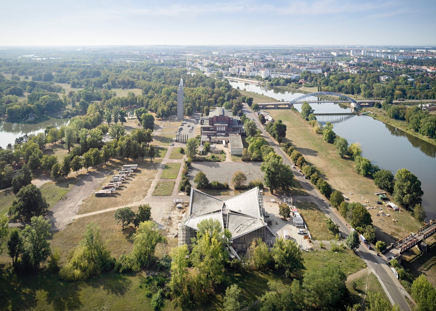 马格德堡双曲面壳体屋顶建筑丨德国马格德堡丨gmp-84