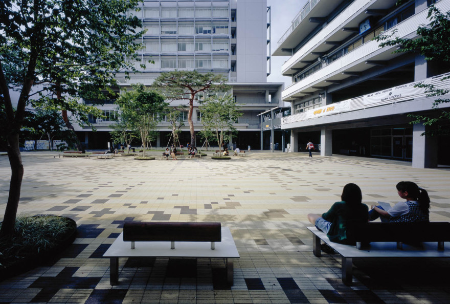 成城大学正门前中庭丨日本东京丨长谷川浩己＋戸田知佐,田下祐多-29