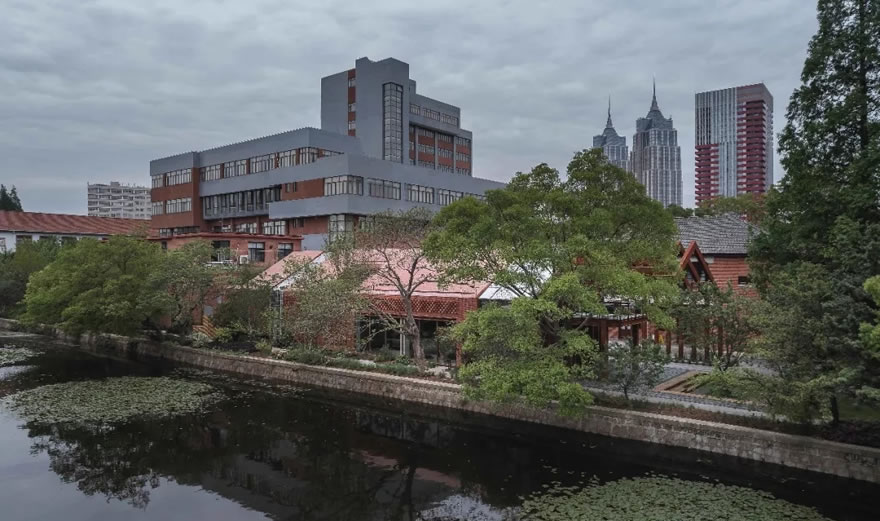 华东师范大学丽娃河化雨斋-5