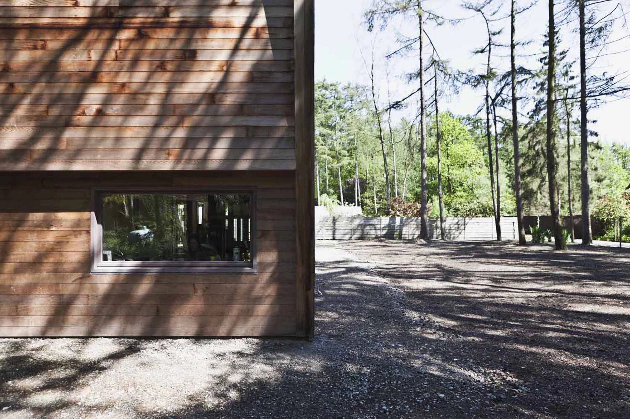 比利时森林中的木质游艇住宅-10