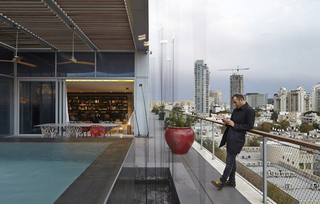 Tel Aviv Penthouse by Pitsou Kedem features a rooftop infinity pool-6
