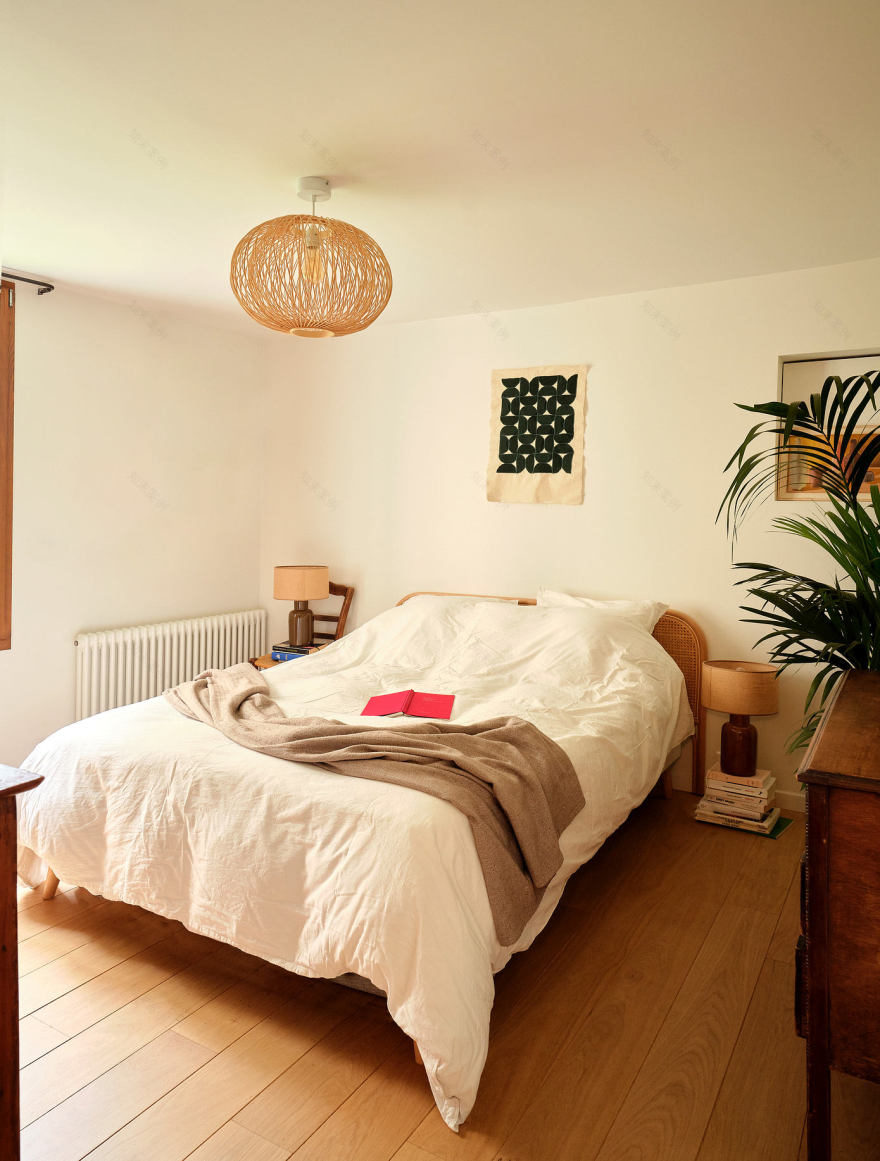 植物馆;植物园;植物之家(根据常见与合理语境,植物馆相对更符合场景需求,但因未明确具体语境,若此处为商业品牌名等,建议询问更多信息以精准判断)
注:若需更精准的唯一翻译,烦请提供该内容出现的具体语境,比如是在旅游介绍、商业宣传、小说等中的信息 丨法国巴黎丨Sophia Charles Architecte-6