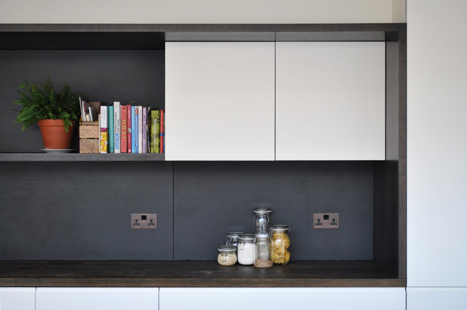 伦敦玻璃盒住宅的室内设计亮点-47