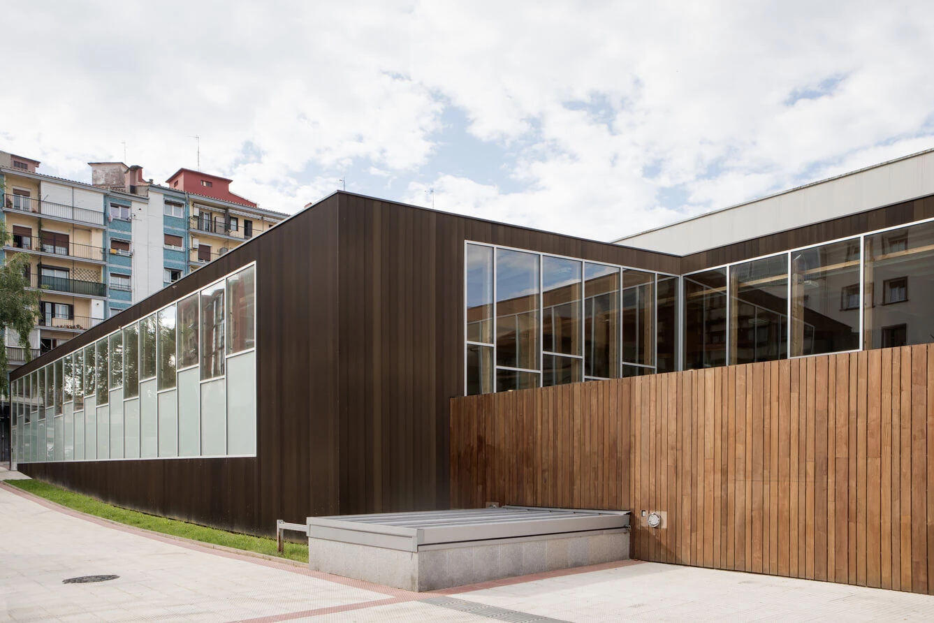 埃尔纳尼游泳池丨西班牙丨Uzcanga Architects-5