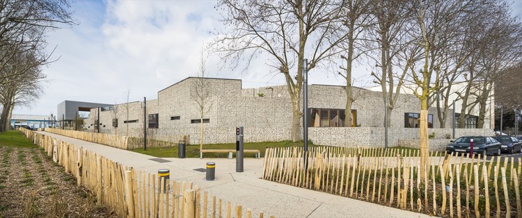 绿意盎然的新校园 · 贝松安吉拉·戴维斯学校-23