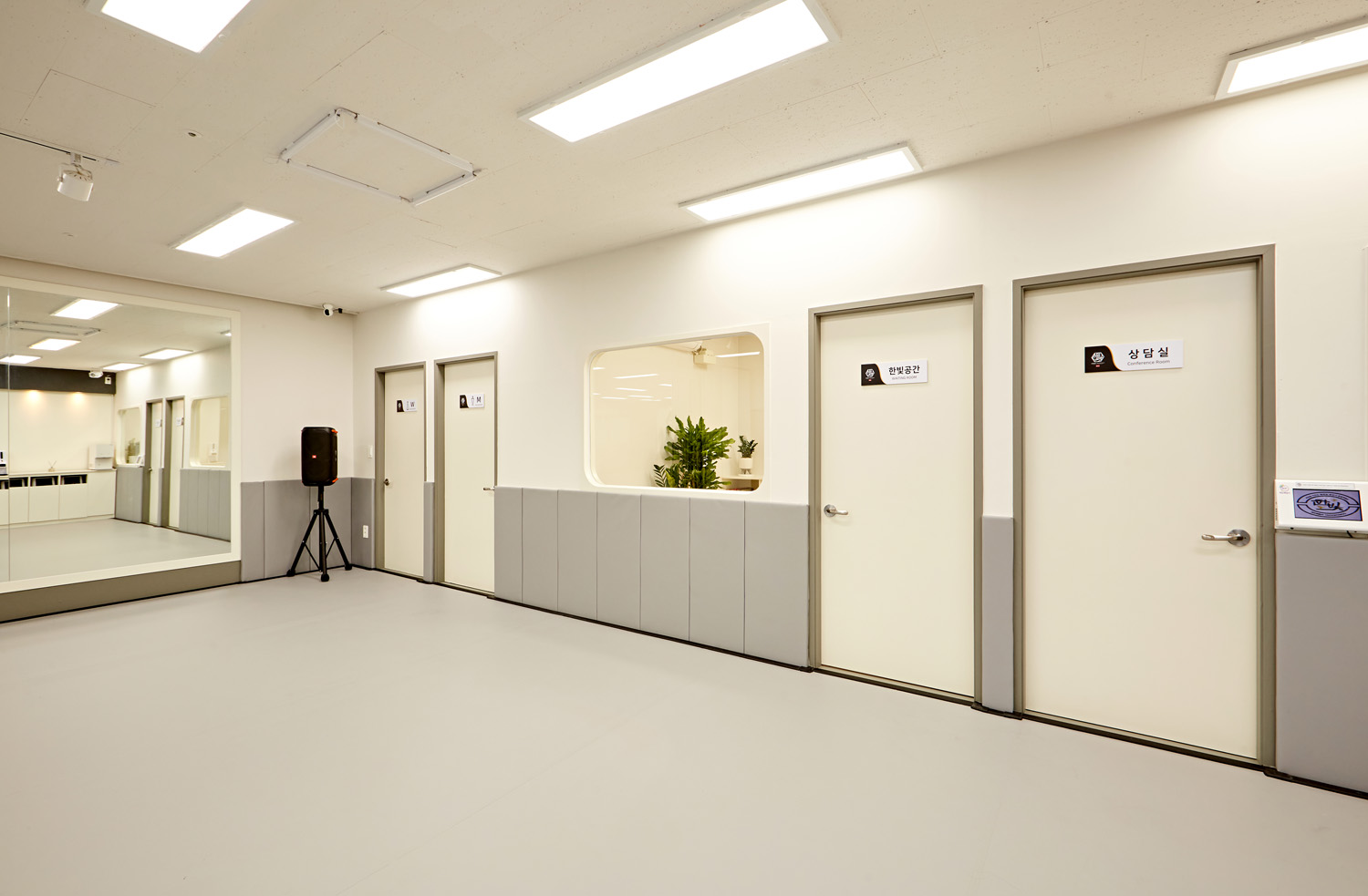 50 平极简跆拳道馆，白色调的清爽空间设计-10