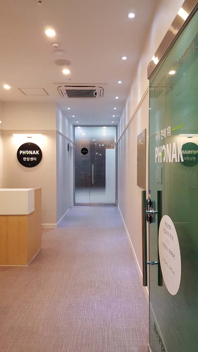 极简白调的清新空气中心-3