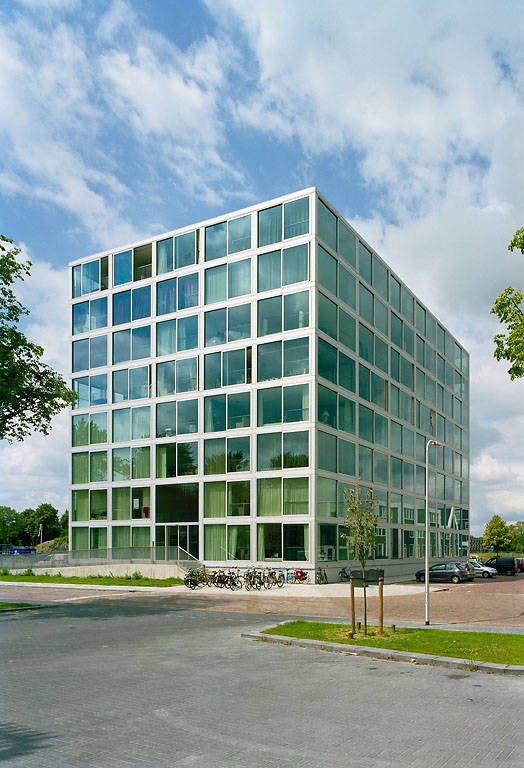 荷兰 Zwolle 市 Hiphouse 公寓楼——玻璃塔中央流通类型的社会住宅-15