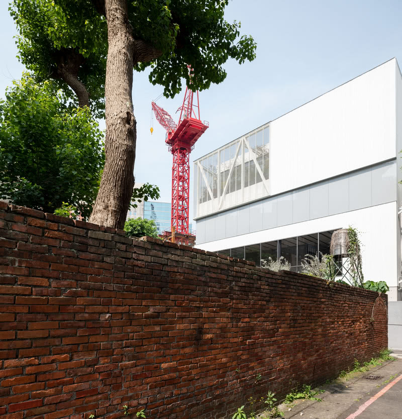 浮光岛屿 · 垂直绿意的售楼处设计-24