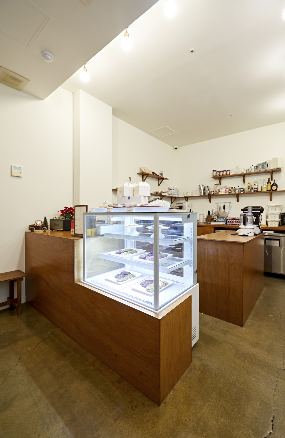 极简风 7 坪咖啡店，小巧精致的空间艺术-11