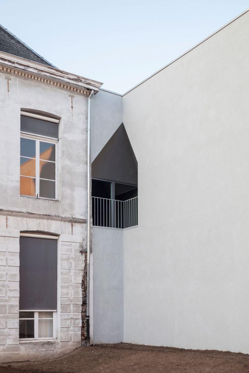 比利时 Tournai 建筑学院 | 混凝土工业风的教育空间-14