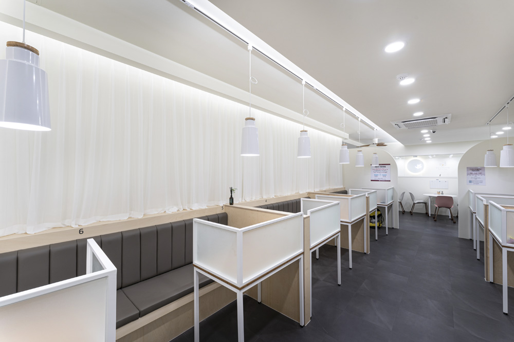 简约白调 | 80 平米咖啡厅的室内设计魅力-15