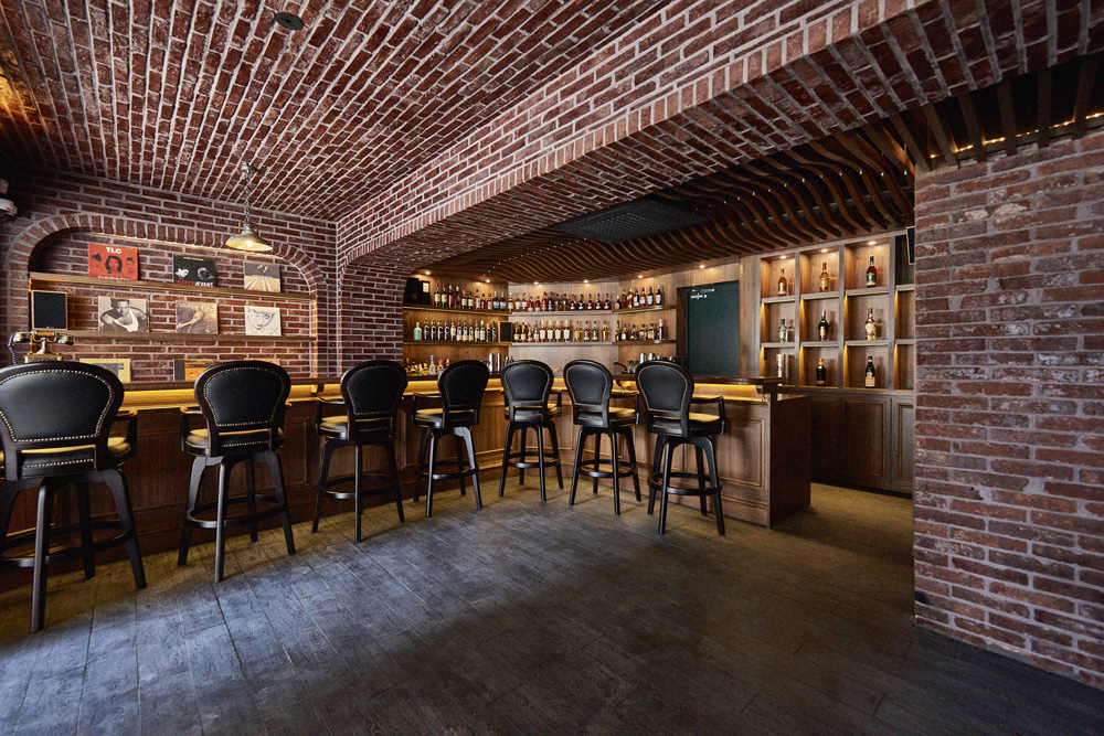 巴塞罗那古典奢华餐厅设计-5