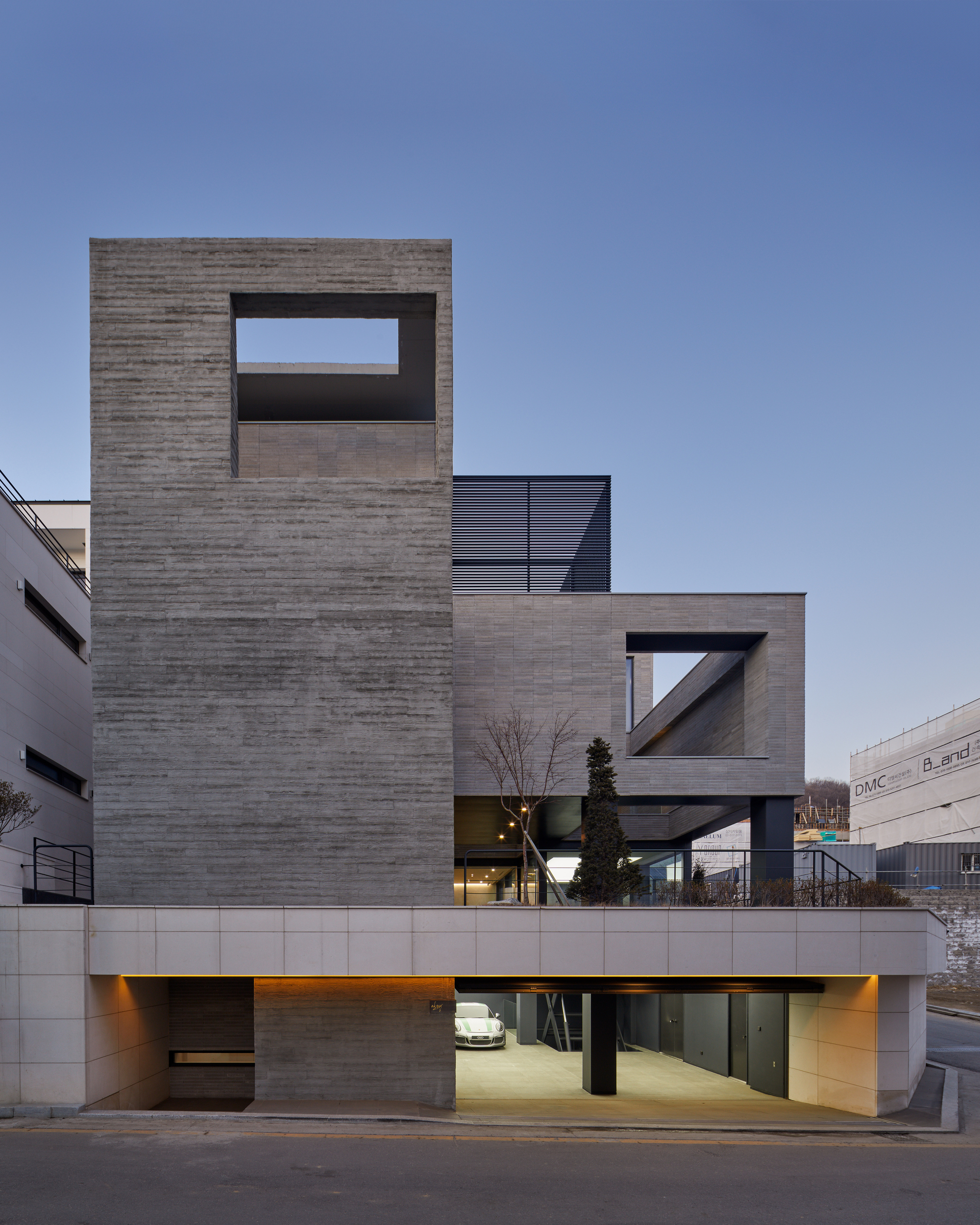 Turning Cube House / A'DUS [Architectural Designer Cluster]-9