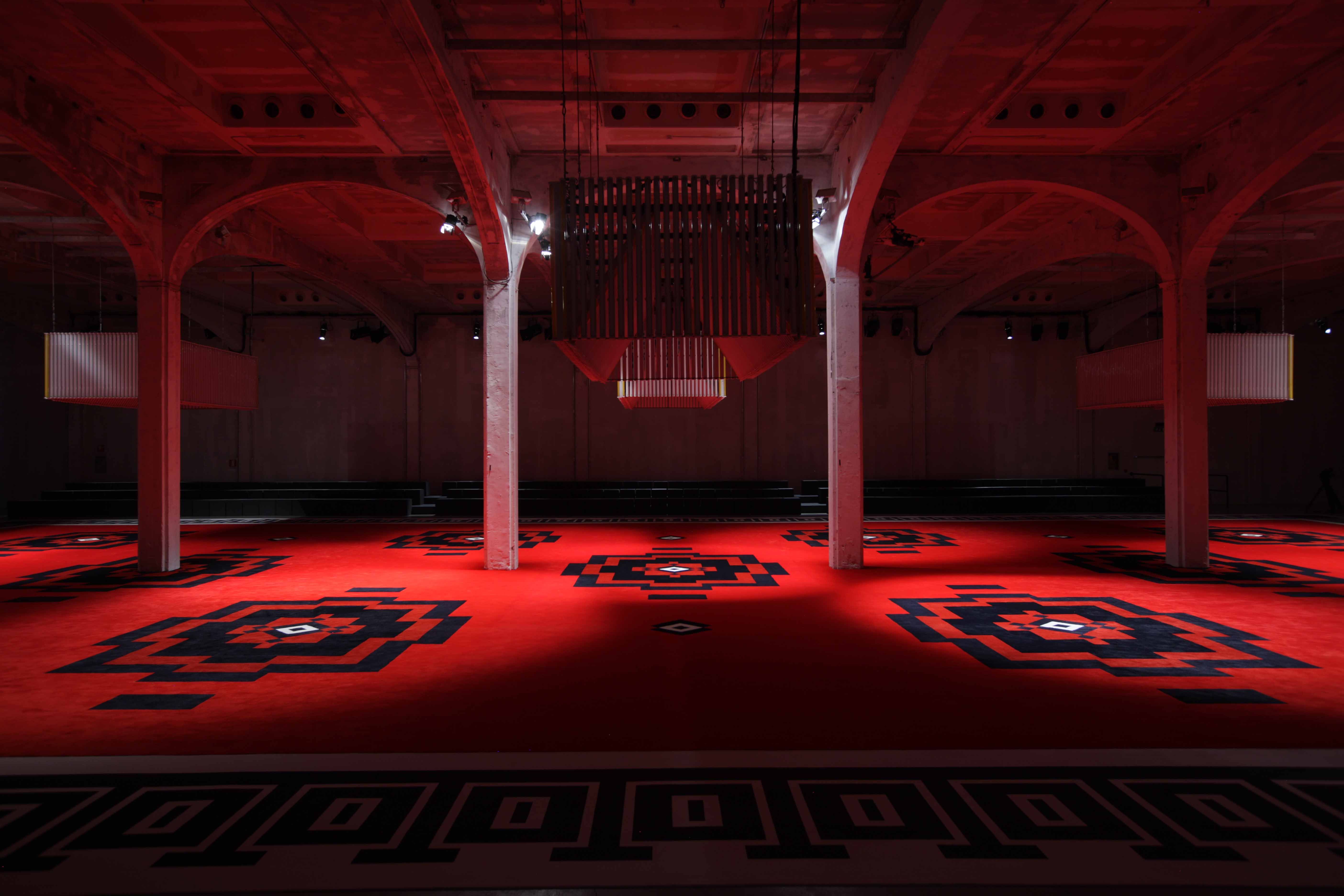 2012 米兰秋冬 Prada 男装秀场设计-1