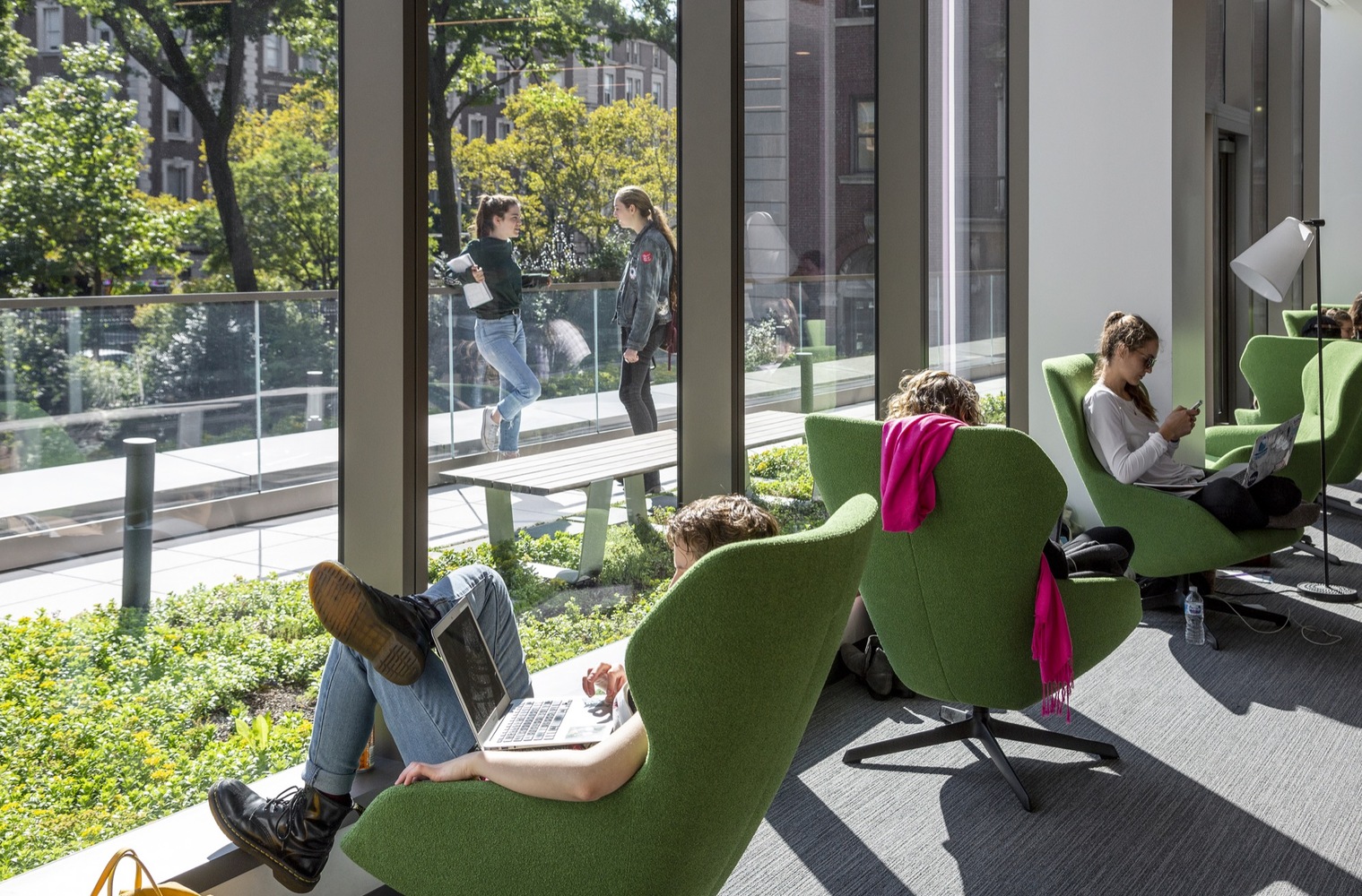 巴纳德学院,米尔斯坦中心 SOM-52