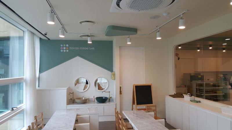 明亮整洁的儿童烹饪学校-12