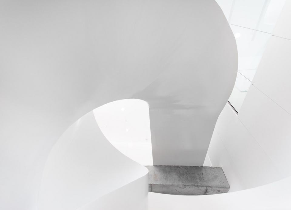 蒙特利尔索尔·贝娄图书馆 · 现代环保设计,打造社区互动中心-36