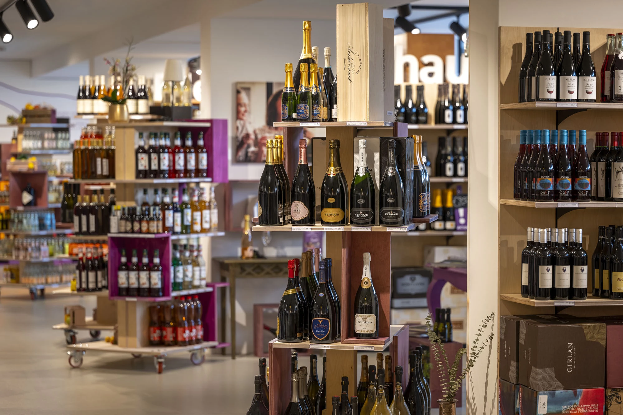 饮料市场竖琴丨monovolume architecture + design-22