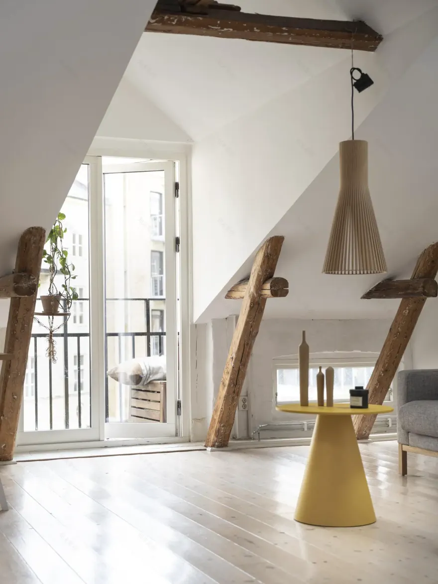 瑞典一旧楼顶层公寓的活力黄灰设计-3