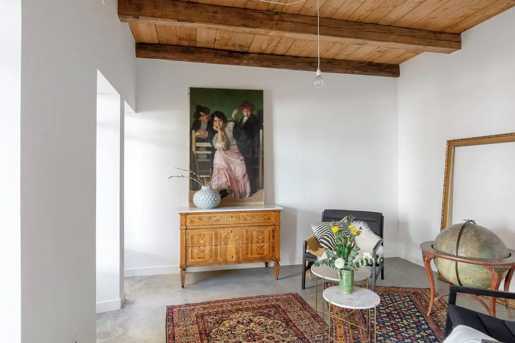 "瑞典 19 世纪古宅现代改造，工业风格窗户展现独特魅力"-8