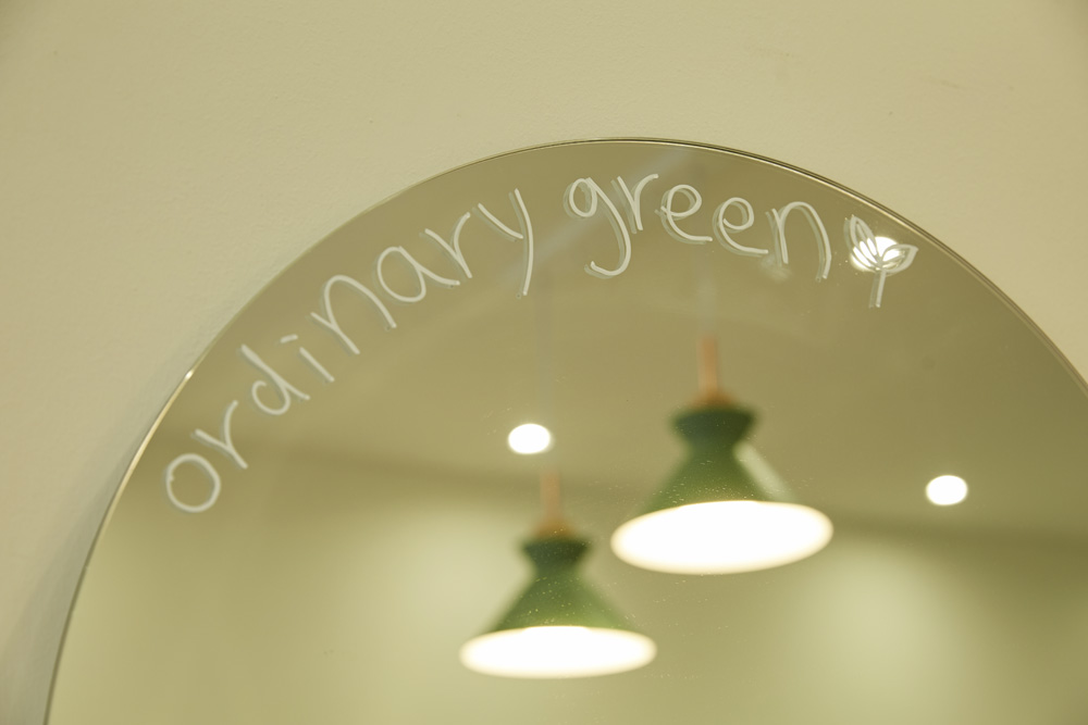 简约 13 坪咖啡厅，白色与原木打造温馨空间-13