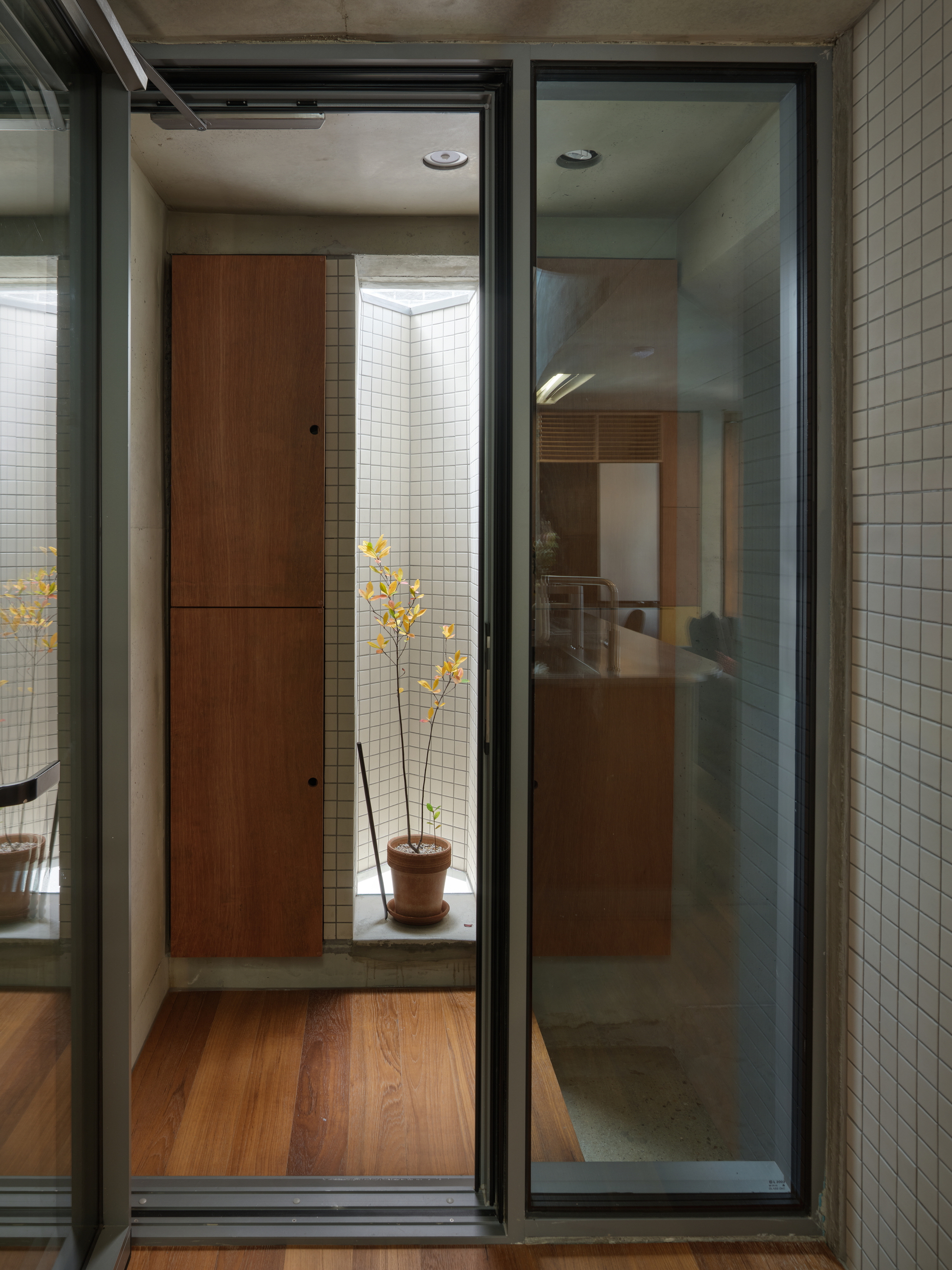 A Model of Sporadic Thoughts / FHHH friends-23