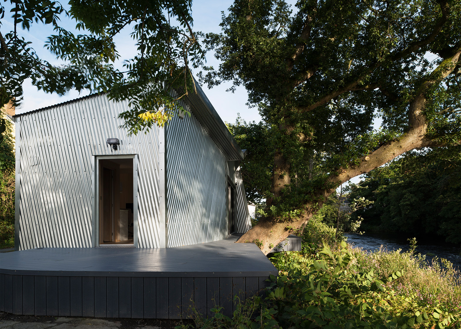 威尔士河畔的波纹金属办公室-0