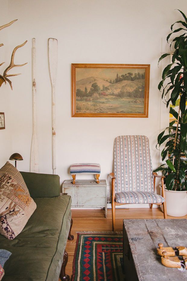 10 Tips to Add Paintings Into Your Home-9