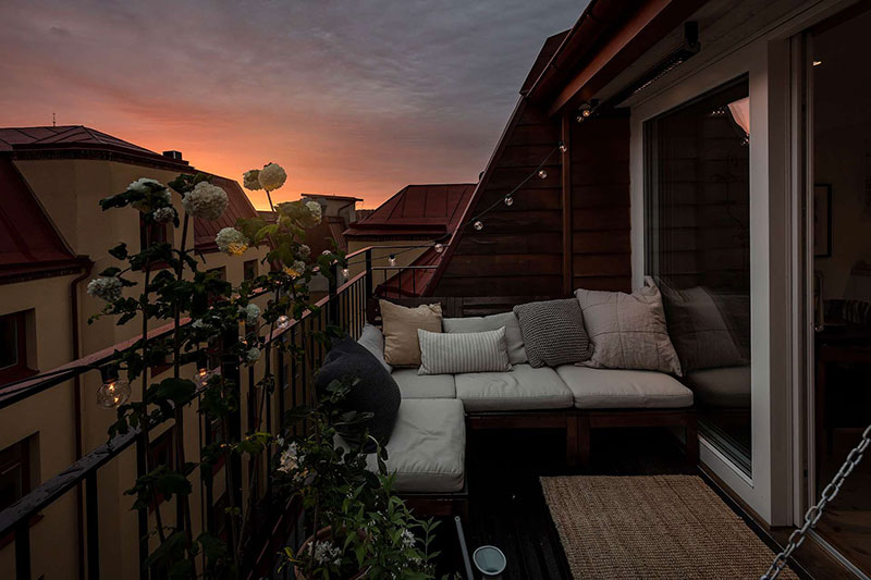 哥德堡特色阁楼公寓 | 倾斜天花板、巨型书架、温馨阳台-9