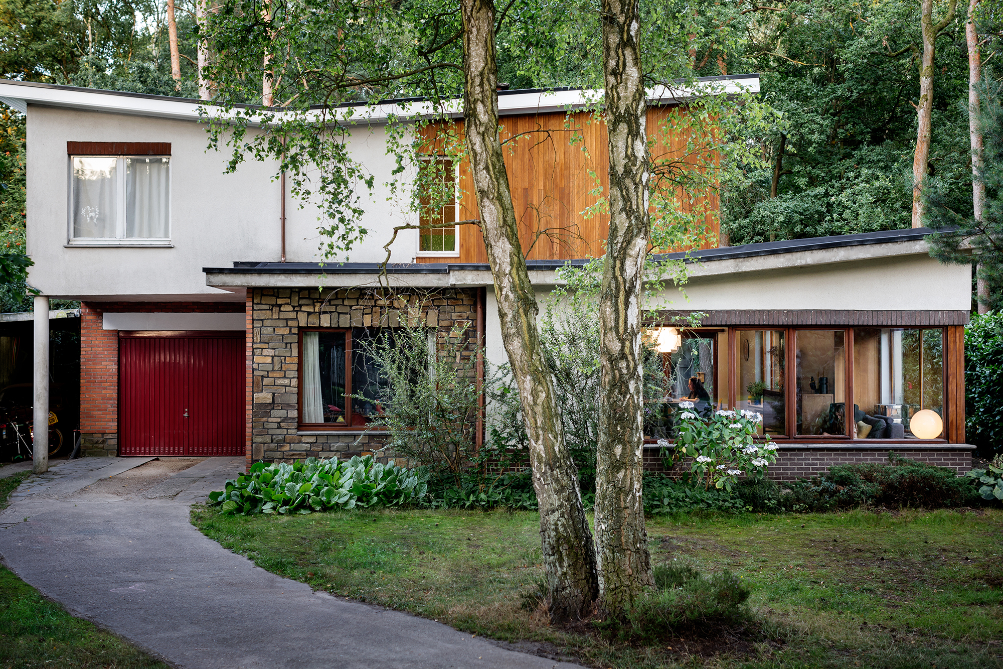 大众汽车屋（注：这里推测VW是大众汽车Volkswagen的缩写，House直译为屋，整体含义可能是大众汽车相关的场所，如展厅、门店等，需结合具体语境进一步准确理解 ） 丨Dirk Engelen等团队成员-1