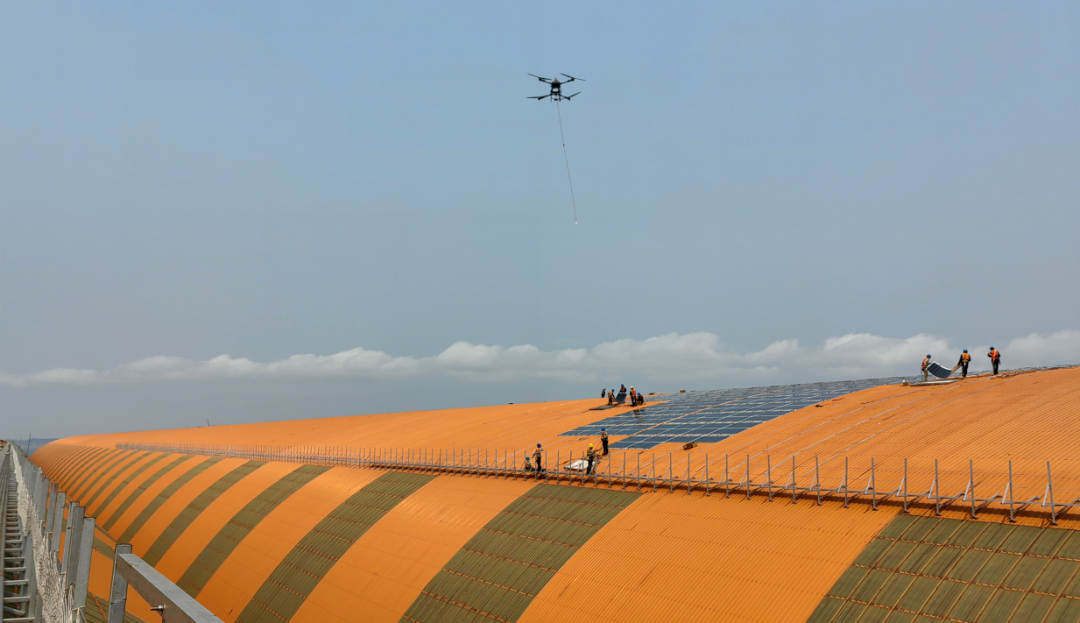 为矿棚披上“低碳外衣”，中建八局广西钢铁三号矿棚和分布式光伏发电项目顺利完成封闭验收和光伏投运-72