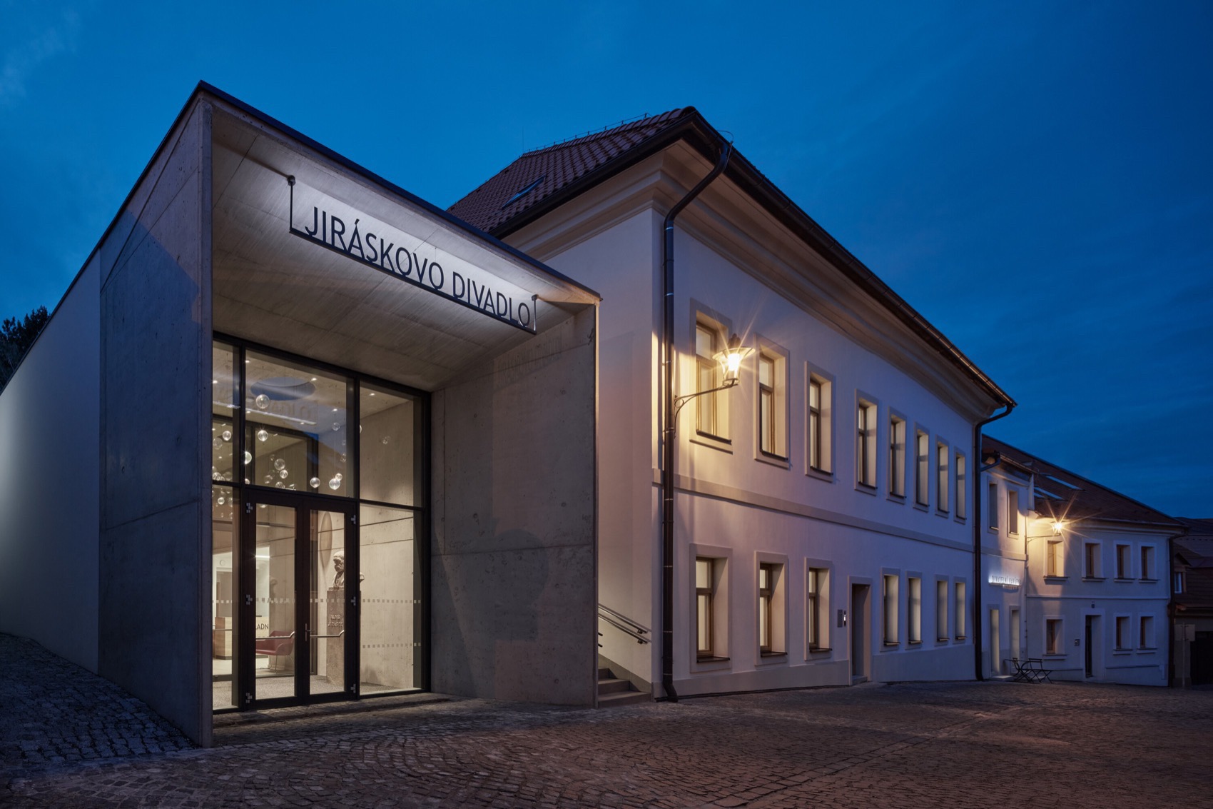 捷克Jirásek剧院修复丨Adam Rujbr Architects-43