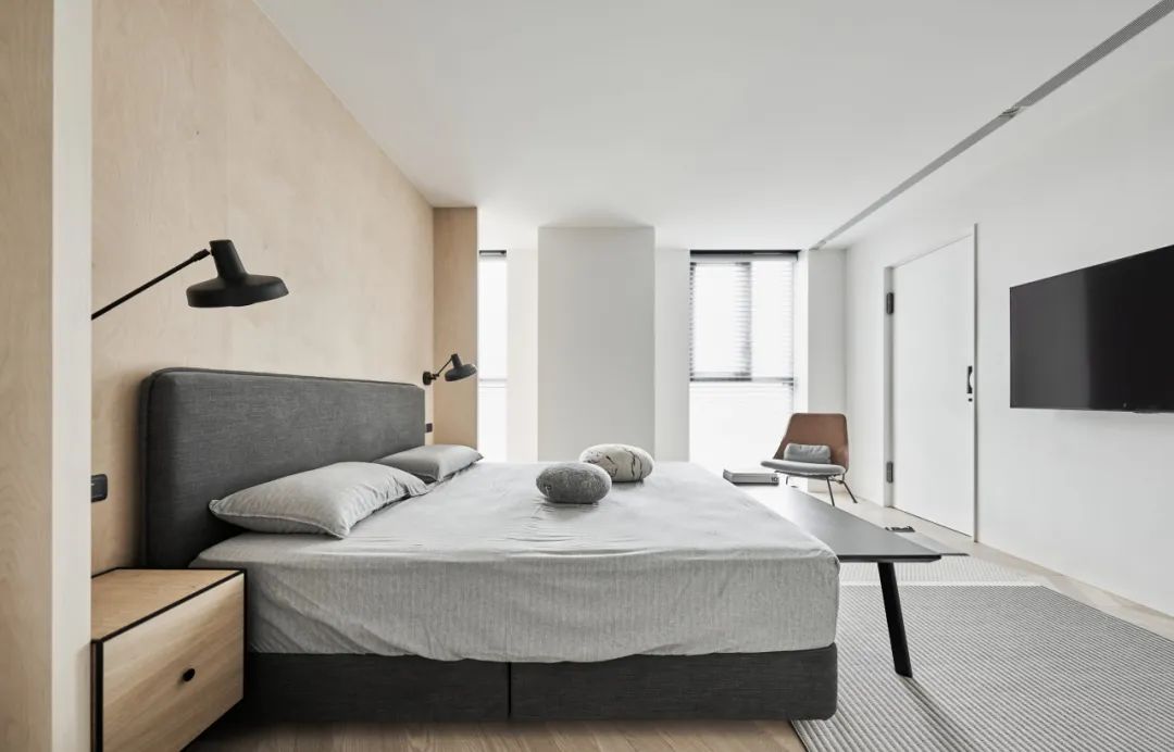 现代黑白灰搭配的北欧风住宅丨工作室-47