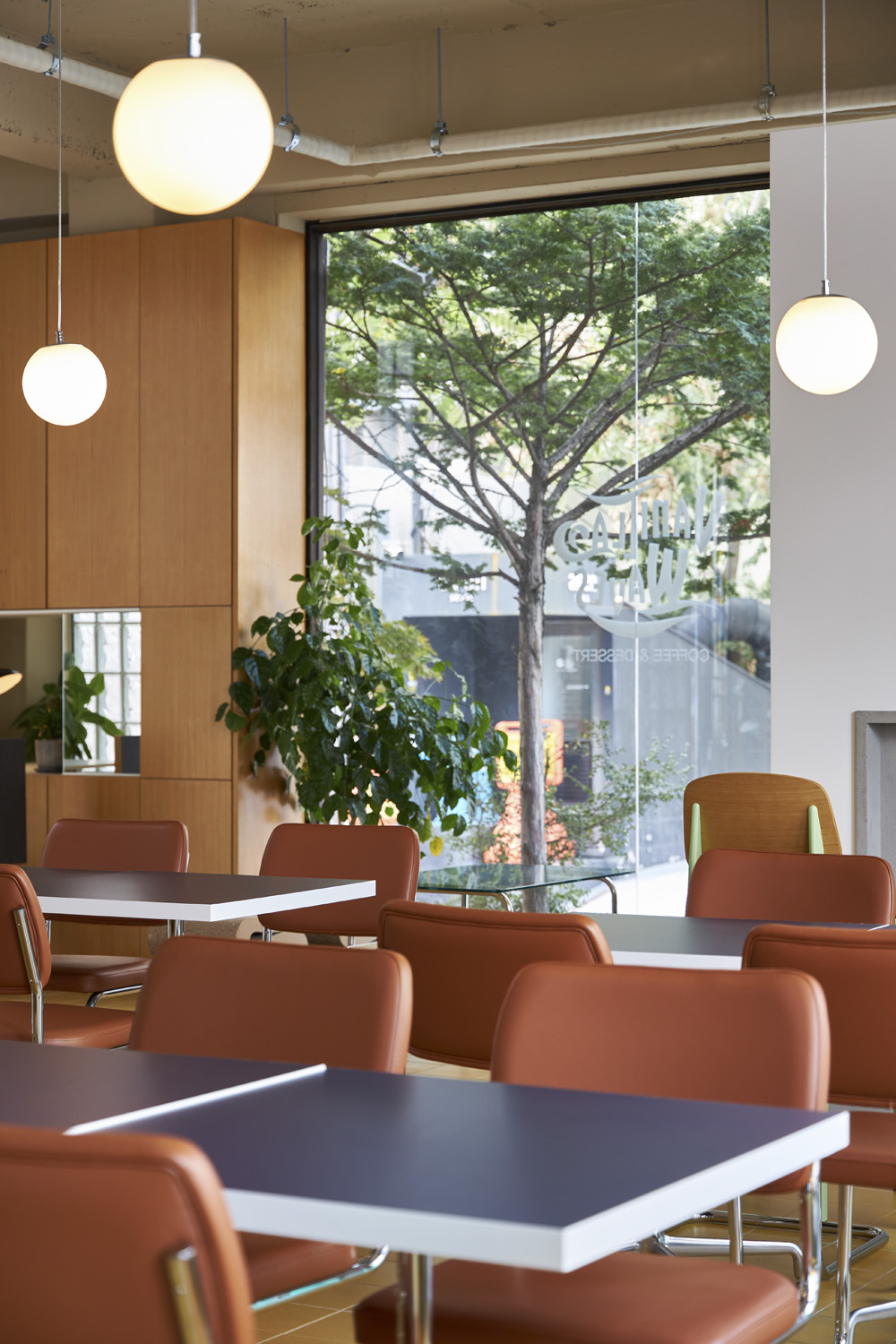 色彩缤纷的 35 平米咖啡厅设计-17