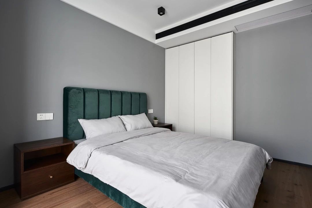 手办迷的现代简约之家 | 悬空背景展柜，红橡实木家具-21